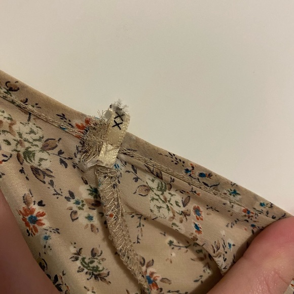 Dainty Forever 21 Sheer Blouse. - Picture 6 of 6